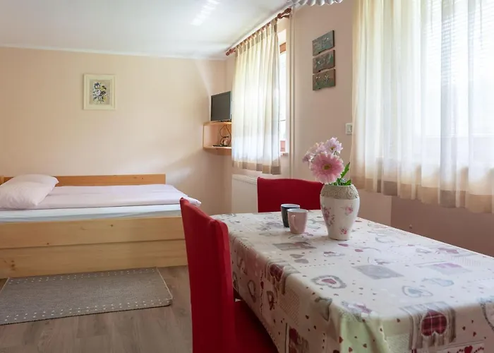 Maja By The River * 博希尼