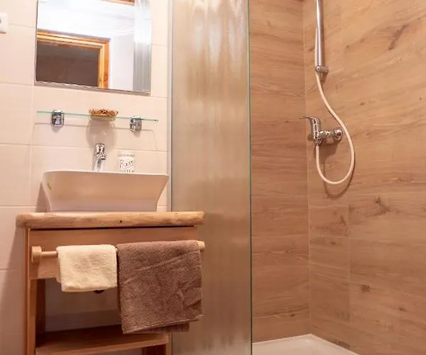 公寓 Maja By The River 博希尼