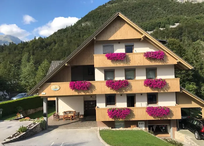 Maja By The River 公寓